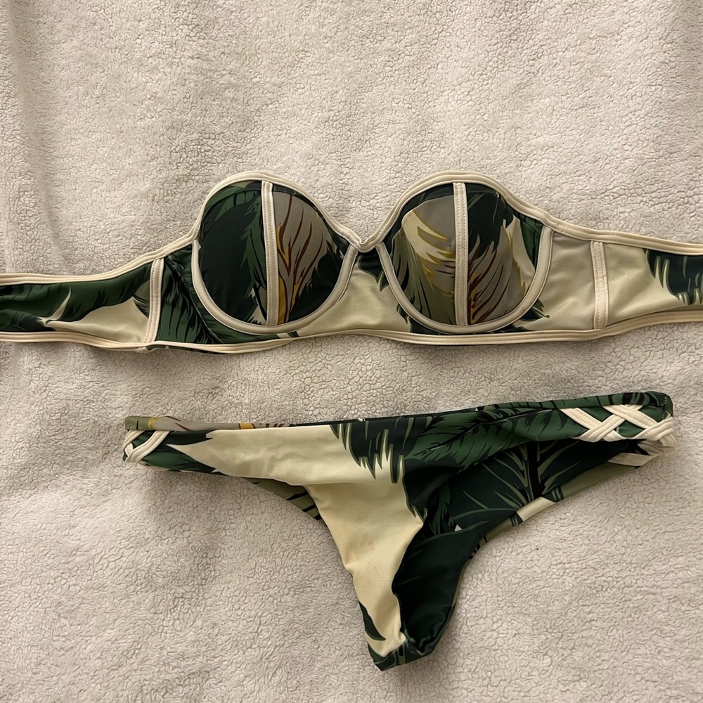 Stone Cold Fox + Beach Riot suit (size small)